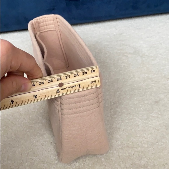 I think Chanel 19 organizer size medium - Picture 3 of 4